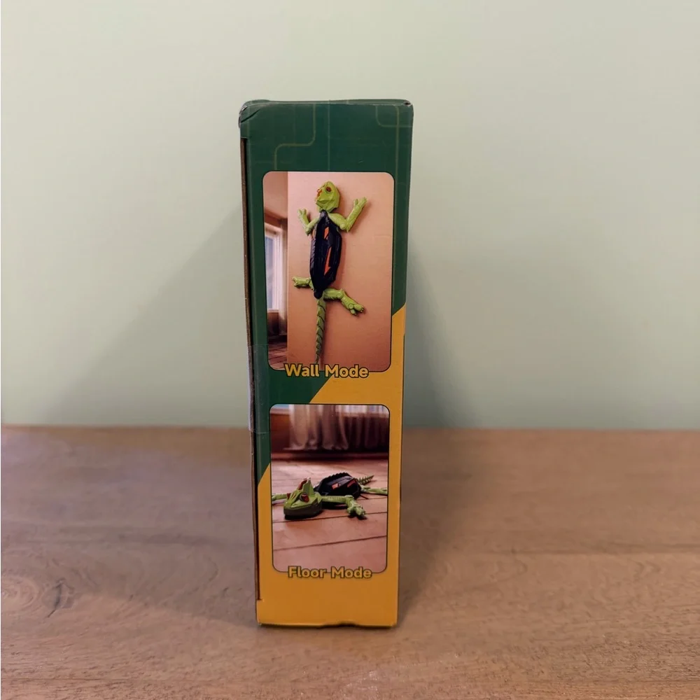 Chameleon Green Wall Playground Toy